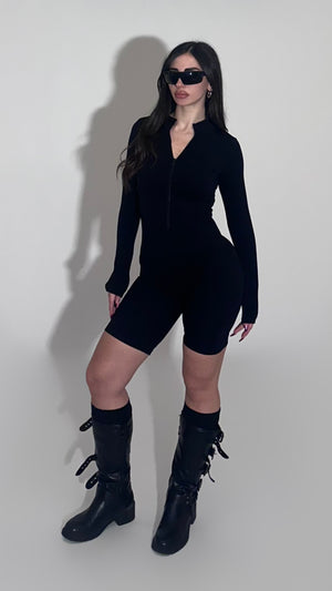 Short ribbed suit w/zipper