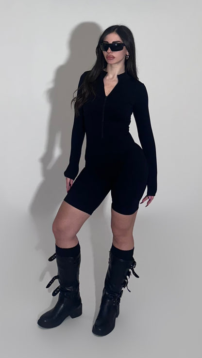 Short ribbed suit w/zipper