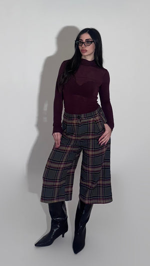 Semi-seen turtleneck burgundy sweater