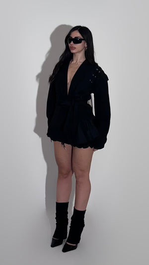Black mini short w/ volant